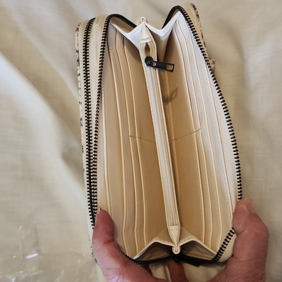 Wallet - Picture 3 of 7